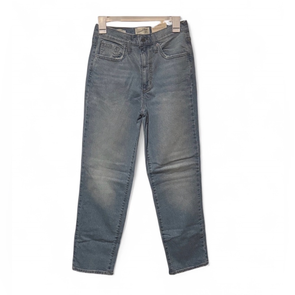 Women’s size 4 Universal Thread Jeans
